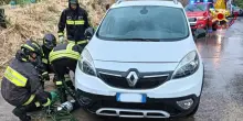 Schianto sotto la pioggia, giovanissima muore in modo terribile: la tragedia in un attimo