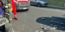 Terribile schianto con un camion, muore sul colpo. Strada bloccata per ore, traffico in tilt