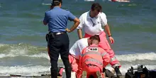 Altra tragedia sulla spiaggia italiana, Alessandro muore per salvare la moglie e i figli: “Scena spaventosa”