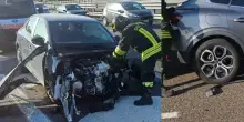 Incidente a catena spaventoso, ammasso di lamiere: uno schianto dopo l’altro, tremendo