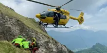 Italia. Tragedia in montagna: escursionista precipita nel vuoto, volo assurdo