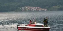 Tragedia senza fine, muore ragazzo di 18 anni colto da malore nel lago