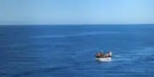 Tragedia in mare, barca si ribalta: è strage senza fine