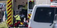 Prende l’auto dopo la lite al bar e investe un gruppo di persone in retromarcia: la tragedia è grande