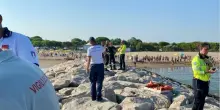 Carlo scompare in mare a 6 anni: il corpo ritrovato dai ricercatori dopo ore di ricerche