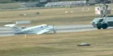 Incidente aereo all’aeroporto, tutto chiuso e voli dirottati: cosa succede