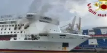 Italia, incendio sul traghetto: nave alla deriva. “Mille passeggeri a bordo”