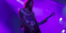 Musica in lutto, il fondatore della famosa band muore in un tragico incidente in moto: “Schianto devastante”
