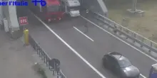 Terribile incidente in autostrada, succede tutto in galleria: morte inevitabile. Tutto bloccato