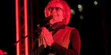 “Ho un tumore, devo fermarmi”. L’annuncio shock del grande cantante italiano