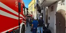 Esplode bombola del gas, fiamme in casa: dentro una bambina di 11 anni e una donna