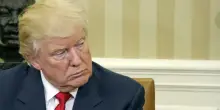 Guerra in Ucraina, Trump avvia i preparativi per l’incontro Putin-Zelensky. Kiev compra armi Usa, Macron resta scettico