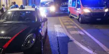 Giovane militare accoltellato su una panchina: decine di fendenti, ora la notizia sull’aggressore