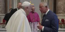 Carlo e Camilla a Santa Marta, il Papa l’ha fatto in segreto! Clamoroso retroscena