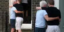 Il conduttore beccato ubriaco e con un ragazzo dopo il coming out: è scandalo