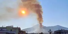 Incendio sul Vesuvio, panico tra i residenti: le fiamme minacciano anche le abitazioni