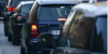 Incidente in Italia, coinvolta un’auto. Chiusa carreggiata dell’autostrada, traffico in tilt