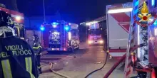 Incendio in centro: fiamme altissime, dramma per mamma e due gemelline
