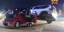 “Attenzione, sta esplodendo!”. Terribile incidente in Italia tra due auto: traffico in tilt e grande paura