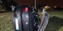 Schianto mostruoso, auto vola e si ribalta: a bordo c’erano 5 ragazzi