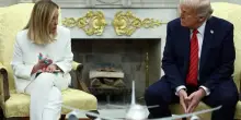 “Non mi piace farlo in Italia”. Meloni, fuori onda imbarazzante alla Casa Bianca. Cosa ha detto a Trump