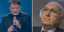 Massimo Ranieri sconvolto sul palco: l’addio a Pippo Baudo scuote il concerto