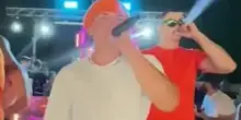 Il cantante ferito in vacanza: incidente in mare e concerto annullato, tour sospeso