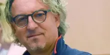 “È morto per un infarto in spiaggia”. Lutto nella televisione italiana: lascia moglie e due figlie