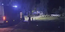 Orrore puro, mamma e figlie trovate morte dentro una fossa biologica. La scoperta da brividi: “Cosa è successo”