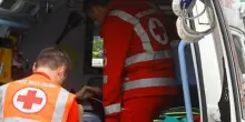 Tragedia nel pomeriggio, scontro frontale con un camper: la morte in un attimo