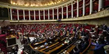 Il governo francese è caduto: la notizia che scuote l’Europa