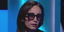 “Sono io la donna picchiata dall’ex”. La rivelazione choc a Canale 5: proprio lei, lacrime e rabbia in diretta