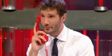 “Lei è un cretino”. Stefano De Martino, succede tutto in diretta: pubblico di Affari Tuoi a bocca aperta!
