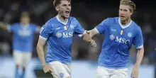 Il Napoli batte il Pisa 3-2 e vola in vetta: quarta vittoria su quattro partite