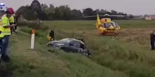 L’auto vola fuori strada, schianto spaventoso. Dramma in Italia, poi la terribile scoperta: chi è la vittima