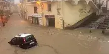 Auto trascinate dall’acqua, strade come fiumi: nubifragio in Italia, immagini spaventose