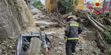 Maltempo shock in Italia, dispersa una donna. Le ricerche disperate, strade chiuse e crolli