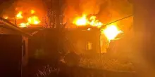 “Un inferno di fuoco”. Esplosioni improvvise, l’attacco shock: morti e feriti