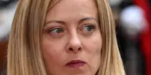 “Meloni serpente, vi spiego perché!”. Attacco durissimo alla premier, si scatena di tutto