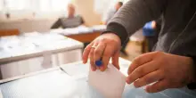 Germania, sei candidati alle elezioni del partito di estrema destra Afd morti prima del voto: i complottisti si scatenano