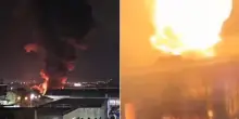 “Chiudete porte e finestre!”. Maxi incendio in Italia, nuvola nera sulla città. È allarme
