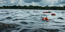 Traghetto affonda in un fiume: ci sono decine di morti