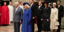 Sarah Ferguson cancellata da sette associazioni di beneficenza: “Troppo vicina a Epstein”