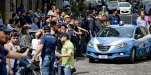 Orrore in Italia, donna aggredita dal compagno a coltellate, lei reagisce e lo uccide