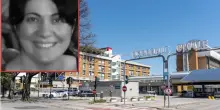 “È successo nel bagno dell’ospedale”. La morte atroce, stava per essere dimessa. L’accusa shock
