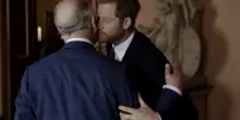 Il principe Harry a Clarence House per incontrare suo padre Re Carlo: il gesto padre-figlio dopo due anni