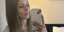 Sbanda contro il guardrail, poi lo schianto atroce: Michela muore a soli 27 anni