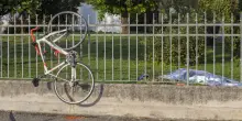 Italia, ciclista travolto e ucciso da un’auto: alla guida un 18enne senza patente