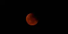 Eclissi totale di Luna 2025: spettacolo rosso fuoco visibile anche dall’Italia