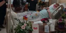 Elton John in ospedale, la foto preoccupa i fan: “Cosa è successo davvero”